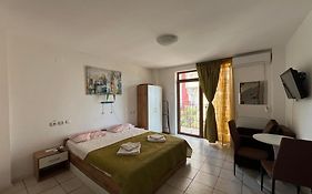 Garsoniere Victor Seaview Aer Conditionat- Bucatarie-Primim Carduri Vacanta-Pet Friendly la 3 minute de Plaja Reyna-Zoom Beach